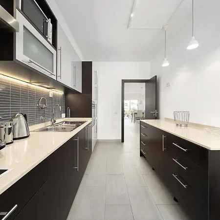 Apartment Modern Apartment, Old Town Albufeira, 7 Minute Walk To Beach *