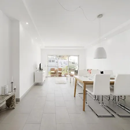 Modern Apartment, Old Town Albufeira, 7 Minute Walk To Beach Apartment